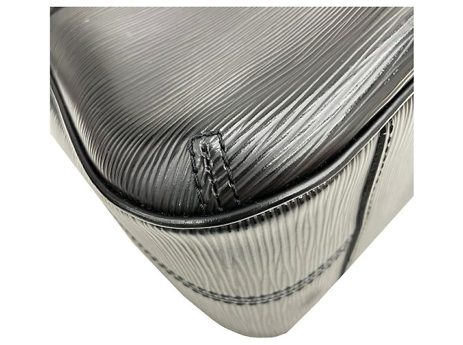 Borsa a Spalla Turen PM in Pelle Epi Louis Vuitton Nero - vista 8