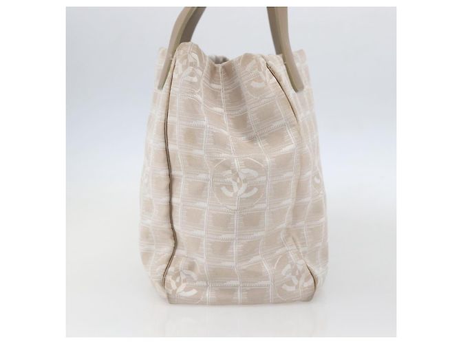 Borsa da viaggio in nylon media della linea Travel di Chanel Beige - vista 4