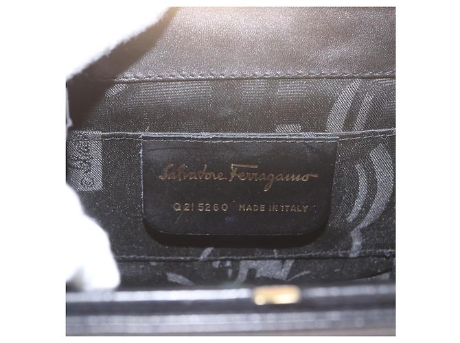 Borsa a mano Gancini in pelle nera e oro Salvatore Ferragamo Auth 159266V Nero D'oro - vista 17