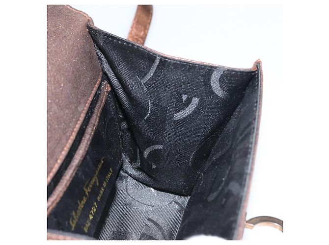 Borsa a Spalla Gancini in Pelle Bronzo Oro Auth 157128 di Salvatore Ferragamo - vista 18