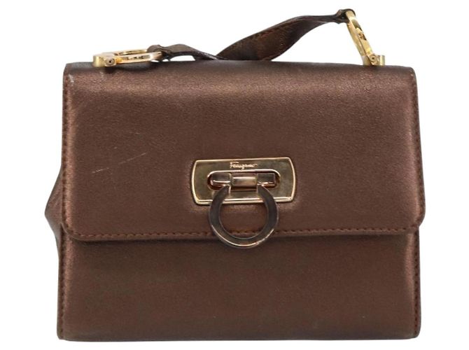 Borsa a Spalla Gancini in Pelle Bronzo Oro Auth 157128 di Salvatore Ferragamo - vista 2
