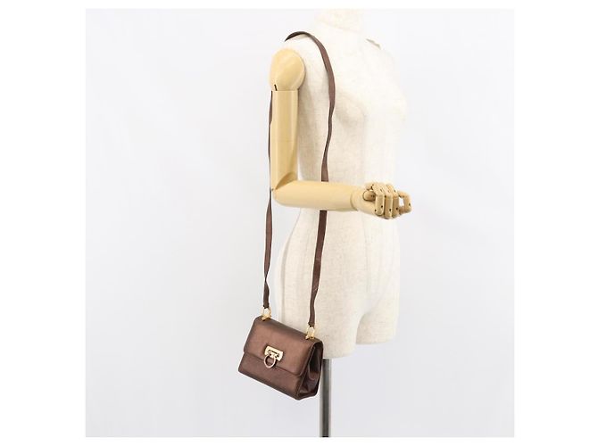 Borsa a Spalla Gancini in Pelle Bronzo Oro Auth 157128 di Salvatore Ferragamo - vista 21