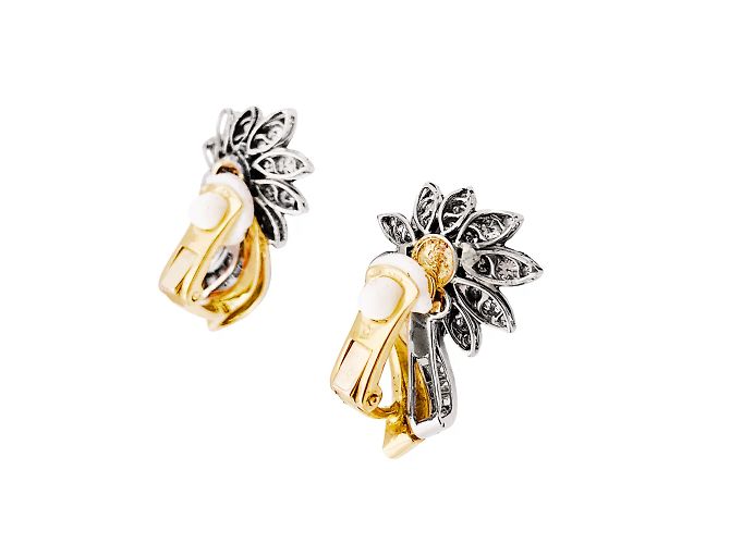 Autre Marque Orecchini, "Fiore", oro giallo, platino e diamanti. - vista 3