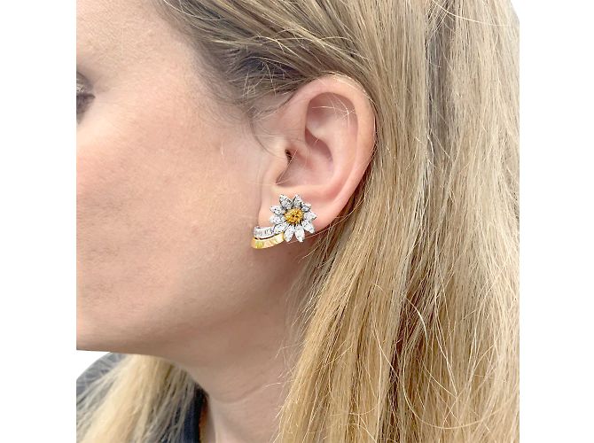 Autre Marque Orecchini, "Fiore", oro giallo, platino e diamanti. - vista 5