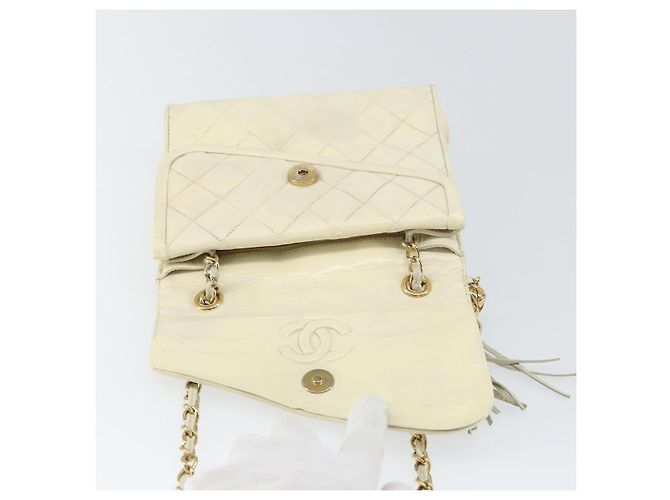 CHANEL Matelassierte Schultertasche aus Lammleder Weiß Gold CC Auth bs31806 - Ansicht 15