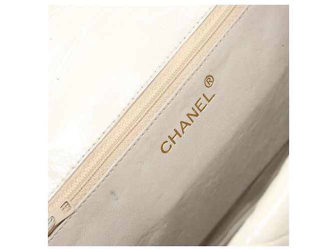 CHANEL Matelassierte Schultertasche aus Lammleder Weiß Gold CC Auth bs31806 - Ansicht 16