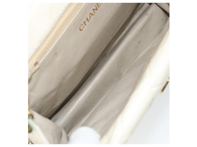 CHANEL Matelassierte Schultertasche aus Lammleder Weiß Gold CC Auth bs31806 - Ansicht 17
