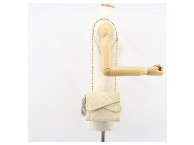 CHANEL Matelassierte Schultertasche aus Lammleder Weiß Gold CC Auth bs31806 - Ansicht 25