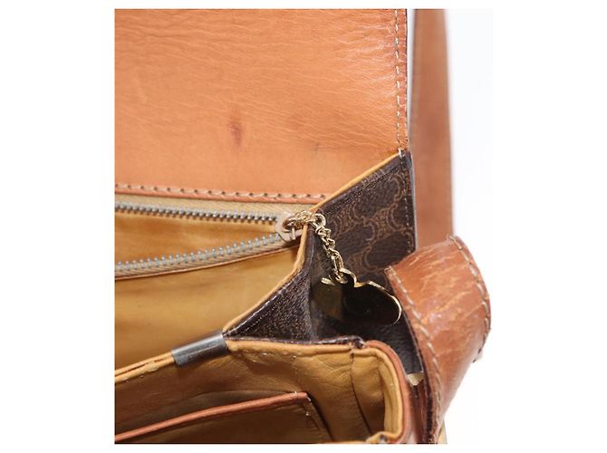 Céline Borsa in tela Macadam Celine con carrozza di cavallo in pelle PVC marrone oro Auth 158075 D'oro - vista 22