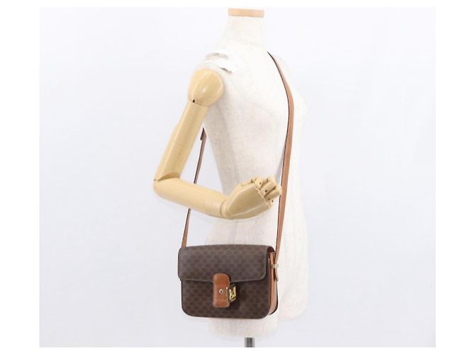 Céline Borsa in tela Macadam Celine con carrozza di cavallo in pelle PVC marrone oro Auth 158075 D'oro - vista 25