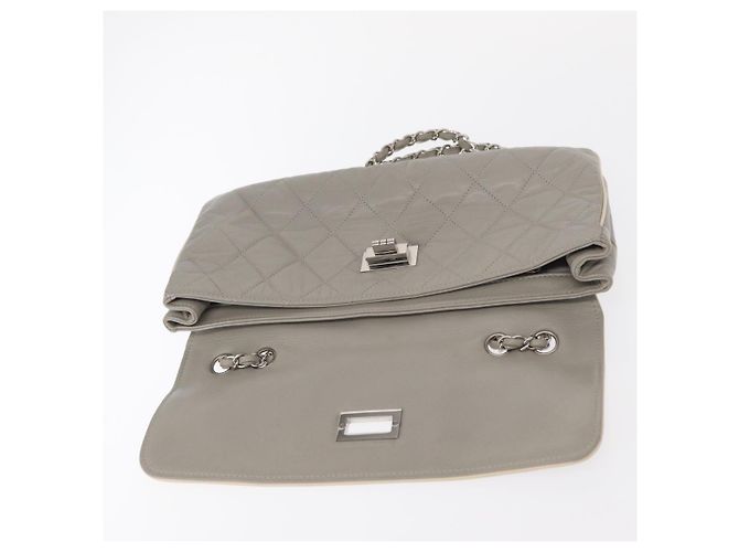 Borsa a spalla in pelle di agnello CHANEL grigio argento CC Auth bs32040 Marrone - vista 15