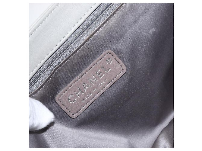 Borsa a spalla in pelle di agnello CHANEL grigio argento CC Auth bs32040 Marrone - vista 16
