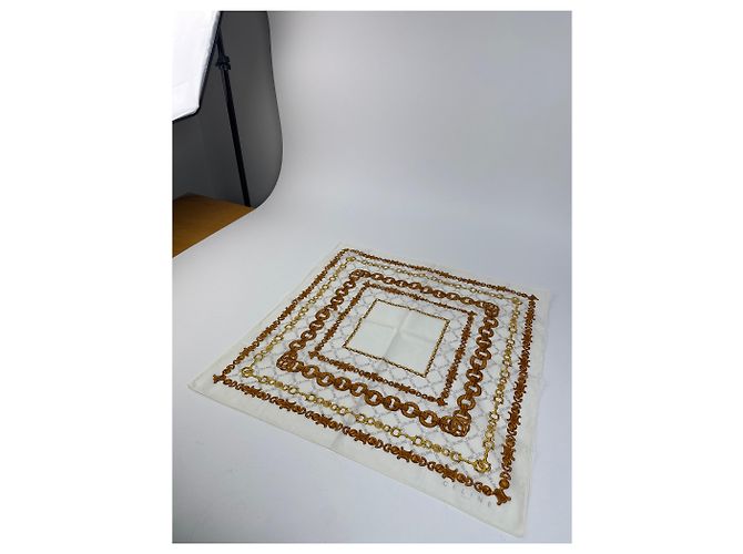 Céline Sciarpa Barocca Vintage Celine Bianco dorato D'oro - vista 8