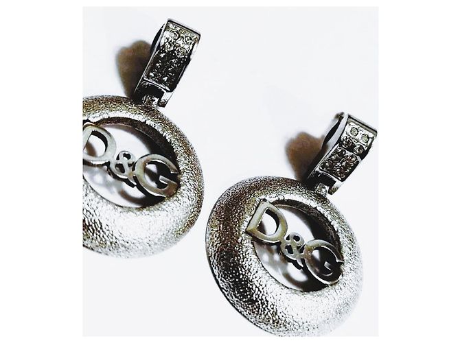 Raffinati orecchini DOLCE & GABBANA Collezione “Vyvian” con logo bordo satinato e swarovski - vista 3