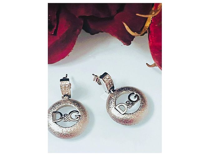 Raffinati orecchini DOLCE & GABBANA Collezione “Vyvian” con logo bordo satinato e swarovski - vista 8