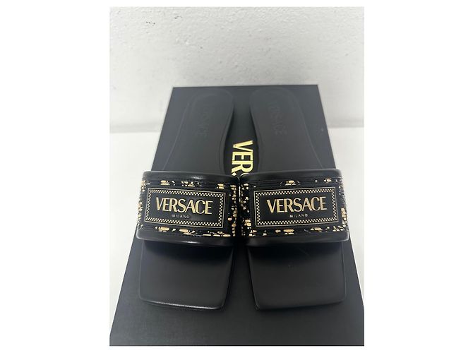Sandali piatti Barocco Theia di Versace Nero Giallo - vista 4