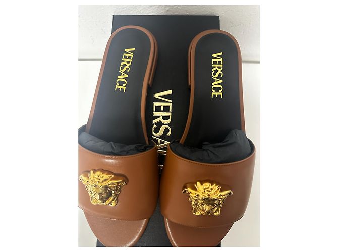 Sandali Piani Medusa Versace D'oro Cammello - vista 3