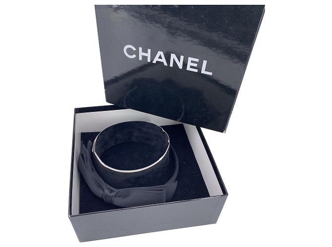 Timeless Chanel Fascia per capelli in raso di seta nera vintage con fiocco Nero - vista 2