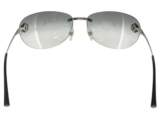 Gafas de sol Chanel Camélia Metal Negro - vista 2