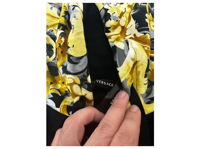 Felpa con Cappuccio Versace Nera Barocco con Logo Giallo Nero - vista 5