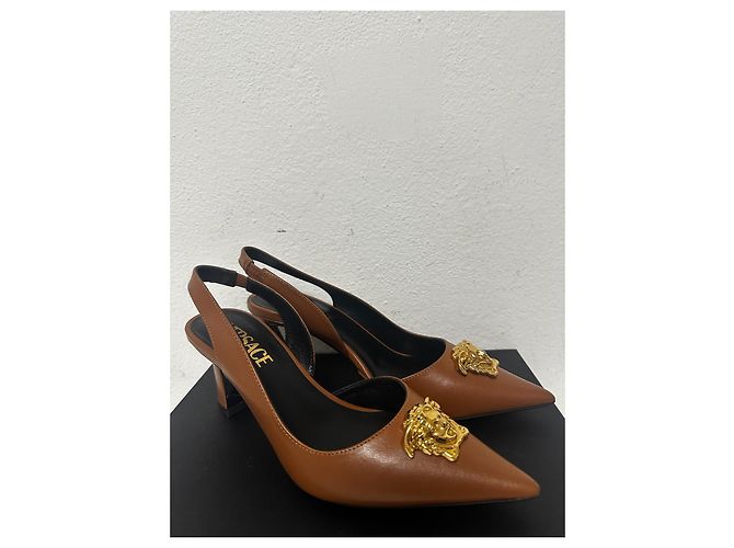 Décolleté Slingback Medusa Nude di Versace D'oro Cammello - vista 2