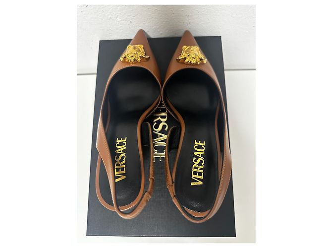 Décolleté Slingback Medusa Nude di Versace D'oro Cammello - vista 6