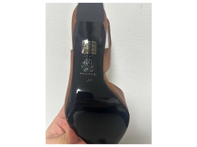 Décolleté Slingback Medusa Nude di Versace D'oro Cammello - vista 7