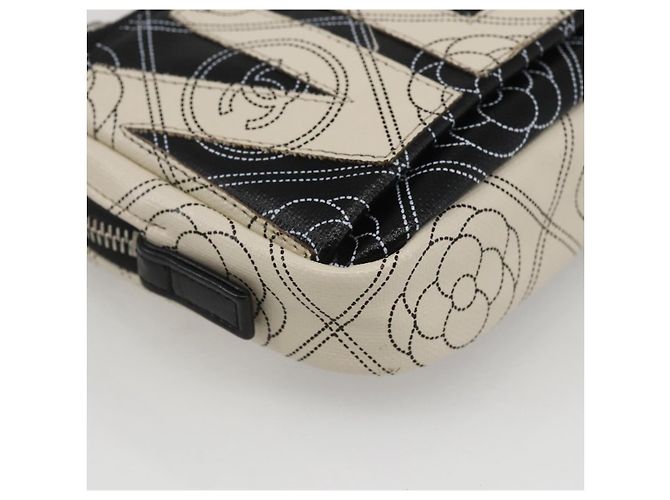 CHANEL Pochette Camelia PVC Nero Argento CC Auth 159324V - vista 12