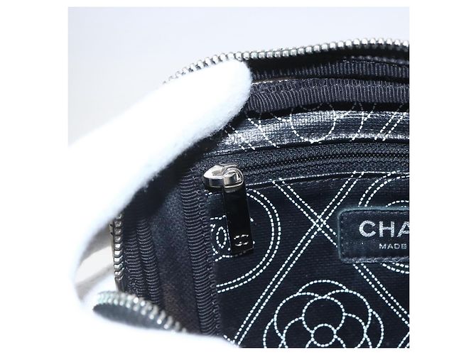 CHANEL Pochette Camelia PVC Nero Argento CC Auth 159324V - vista 15