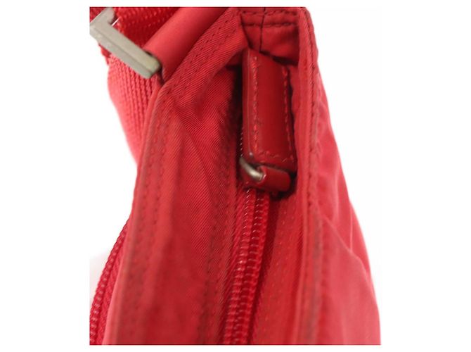 Borsa a Spalla PRADA in Nylon Rossa Auth 158704 Rosso - vista 10