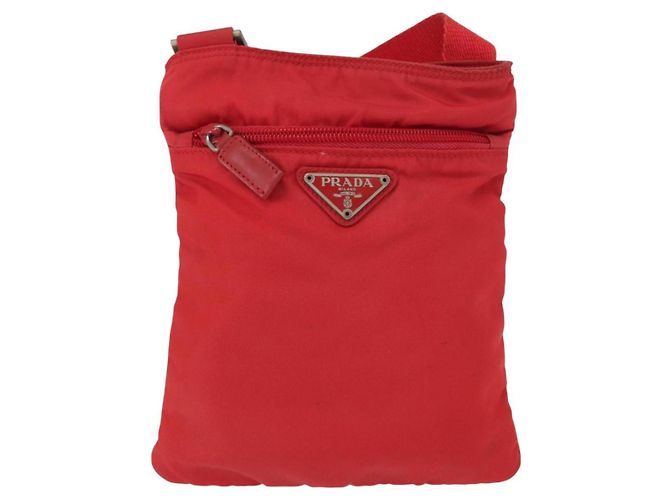 Borsa a Spalla PRADA in Nylon Rossa Auth 158704 Rosso - vista 13