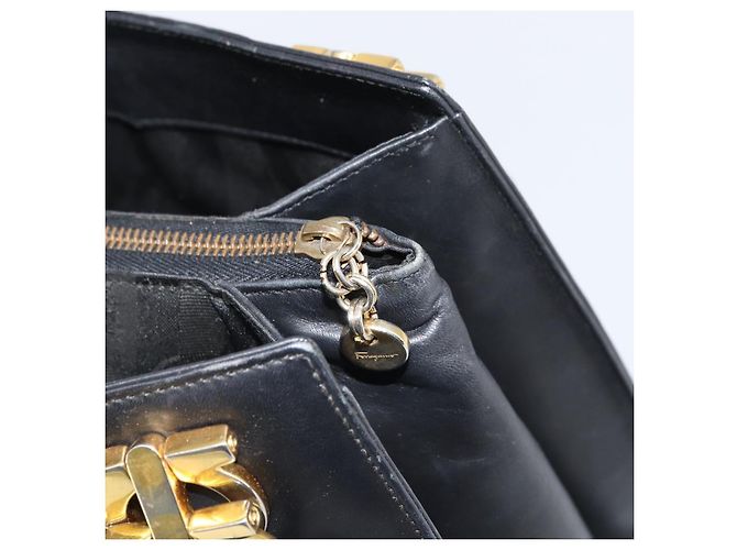 Borsa a Spalla Gancini in Pelle Nera e Oro Salvatore Ferragamo Auth 160687 Nero D'oro - vista 15