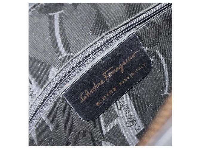 Borsa a Spalla Gancini in Pelle Nera e Oro Salvatore Ferragamo Auth 160687 Nero D'oro - vista 16