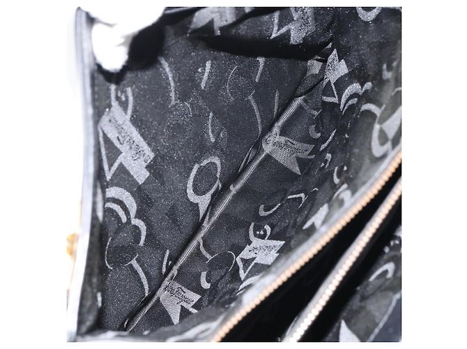 Borsa a Spalla Gancini in Pelle Nera e Oro Salvatore Ferragamo Auth 160687 Nero D'oro - vista 22