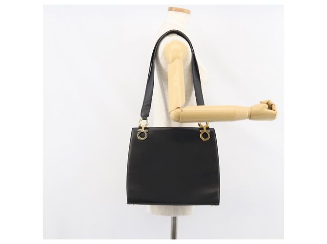 Borsa a Spalla Gancini in Pelle Nera e Oro Salvatore Ferragamo Auth 160687 Nero D'oro - vista 23