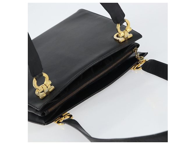 Borsa a Spalla Gancini in Pelle Nera e Oro Salvatore Ferragamo Auth 160687 Nero D'oro - vista 6