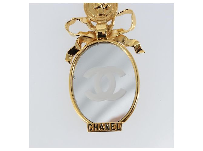 Spilla CHANEL in metallo dorato CC Auth ka1106V - vista 4