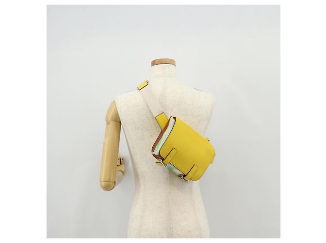 Borsa a vita LOEWE in pelle gialla argento Auth 159022V Giallo - vista 27