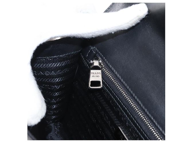 PRADA Schultertasche aus Leder mit Kette Weiß Silber Authentisch bs32042 - Ansicht 24