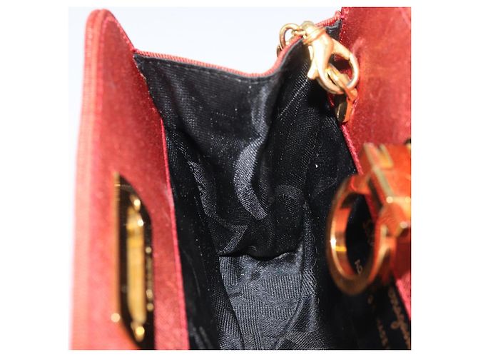 Borsa a spalla con catena Salvatore Ferragamo in nylon rosso e oro Auth 148536 D'oro - vista 19