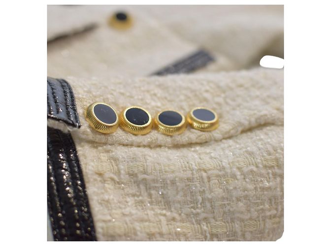 Blazer de bouclé crema Veronica Beard con ribete negro – Hecho en EE. UU., Talla 10 Crudo - vista 10