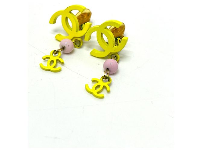 Orecchini in metallo a doppio filo marca Coco A21871 03S di Chanel Rosa Giallo - vista 3