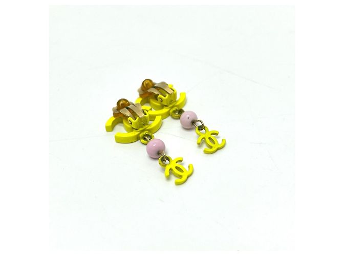 Orecchini in metallo a doppio filo marca Coco A21871 03S di Chanel Rosa Giallo - vista 6