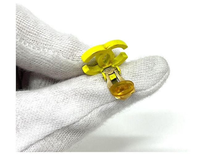 Orecchini in metallo a doppio filo marca Coco A21871 03S di Chanel Rosa Giallo - vista 8