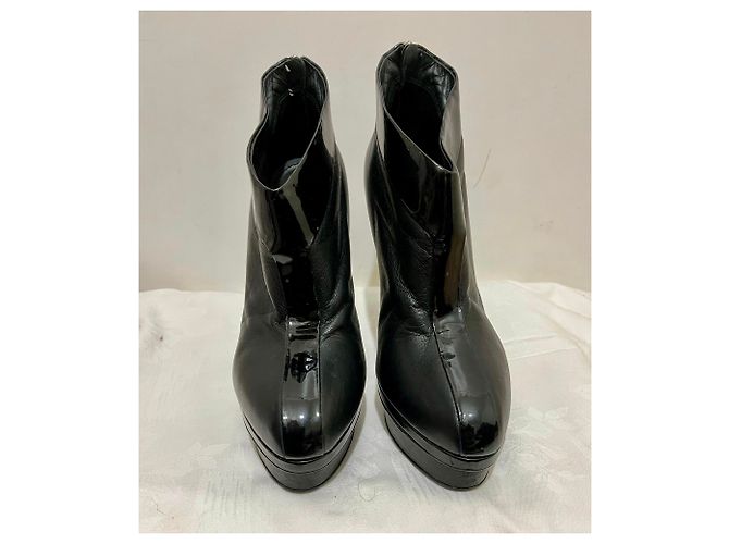 Yves Saint Laurent YSL Rive Gauache Facile 105 ankle boots Nero - vista 2