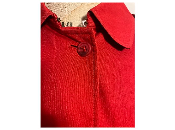 Gabardina Burberry Roja con Mangas Murciélago - vista 2