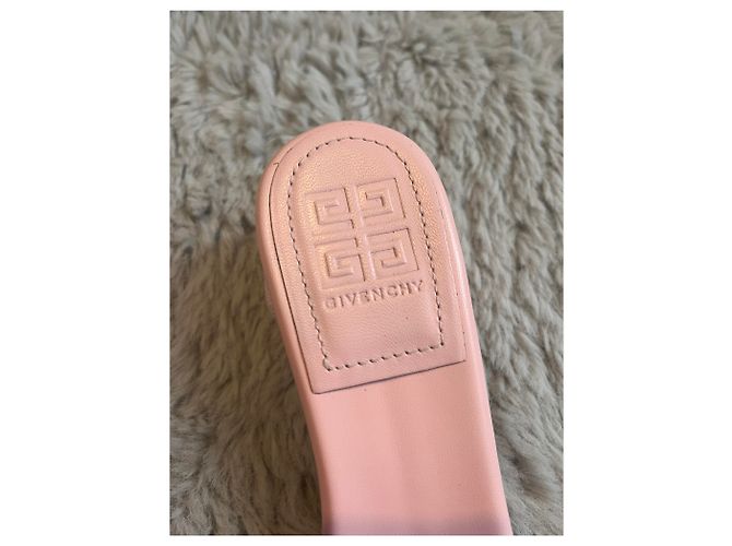 Givenchy Mules aus zartrosa Leder – Größe 39,5 – 4G-Logo & 4,5 cm Absatz - Ansicht 2
