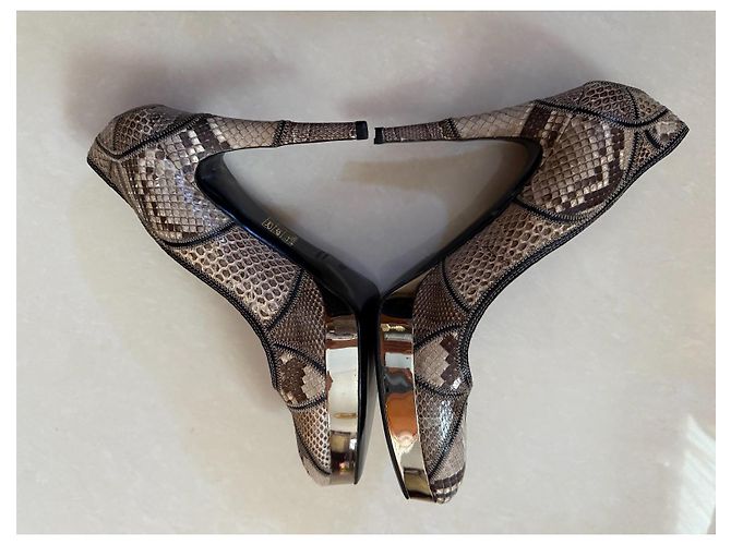 Tacchi Gucci in pelle marrone - vista 7