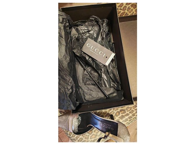 Décolleté Gucci in satin argento con tacco a stiletto Metallico - vista 4