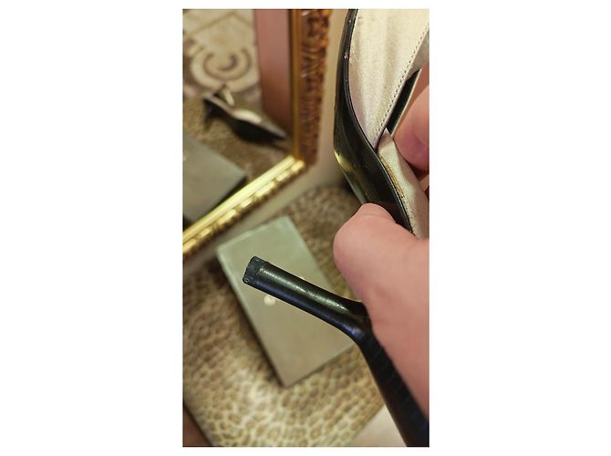 Décolleté Gucci in satin argento con tacco a stiletto Metallico - vista 9
